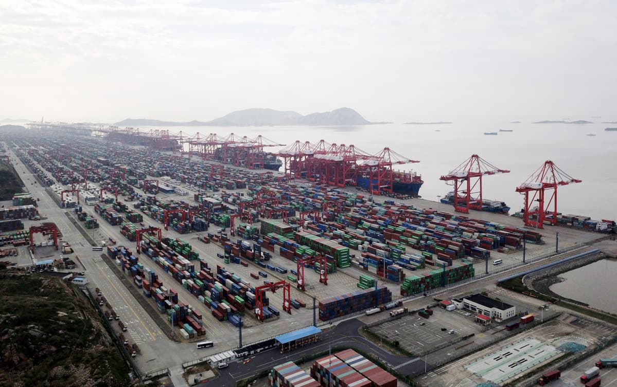 Shanghai port continues to rank first in container throughput worldwide